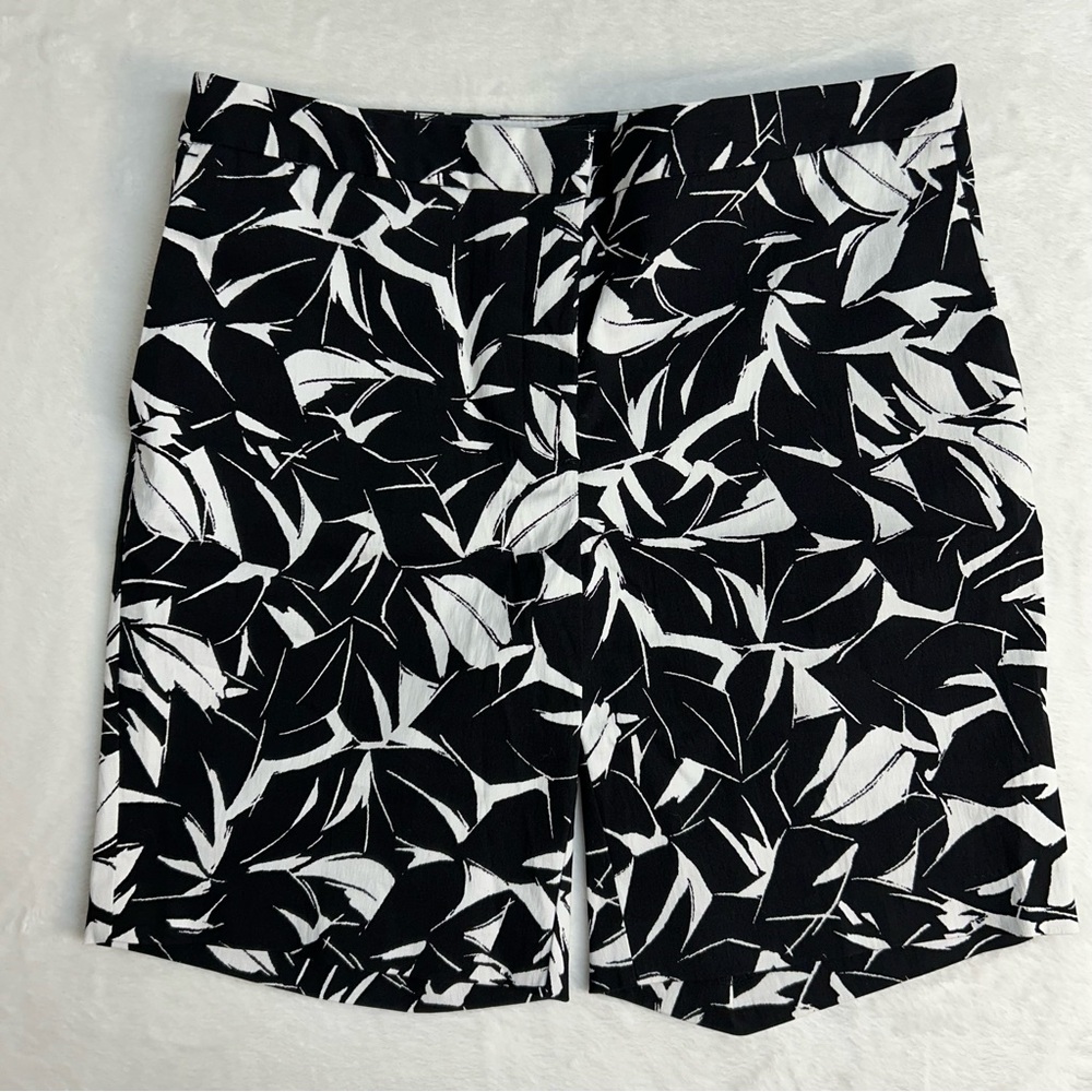 Mario Serrani Italy Black‎ and White Leaf Print Shorts Size 8 EUC